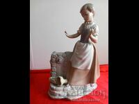 NAO by LLADRO Μεγάλη Πορσελάνινη Φιγούρα "Κορίτσι στη Βρύση"