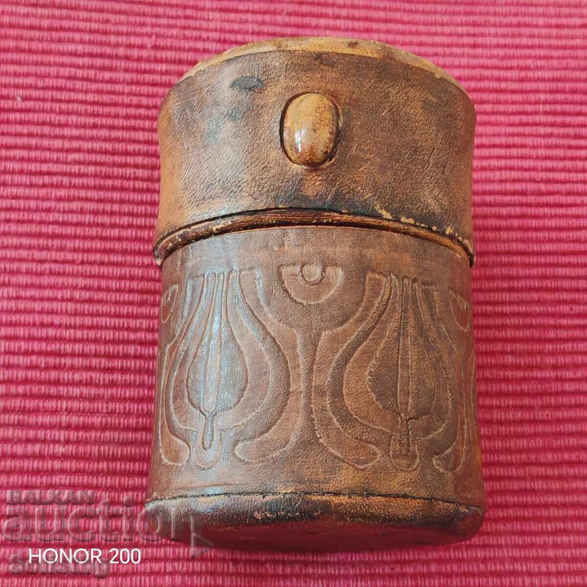 Old leather box 35 years BALKAN airlines with price € 55.00 | 107.57 BGN Old leather box 35 years BALKAN airlines with price € 55.00 | 107.57 BGN