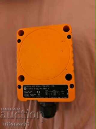Capacitive proximity sensor from the German manufacturer ifm e Capacitive proximity sensor from the German manufacturer ifm e
