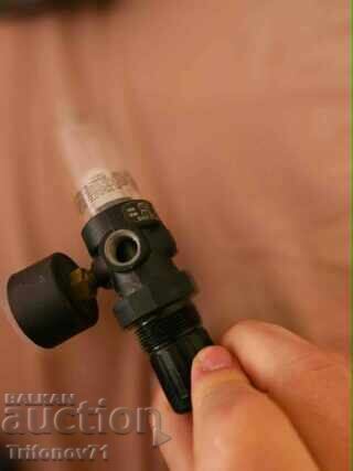 Pneumatic pressure regulator Pneumatic pressure regulator