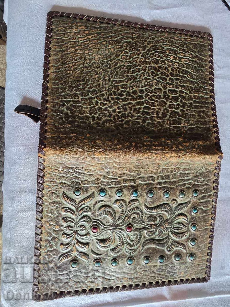 Delivery of retro leather case Delivery of retro leather case