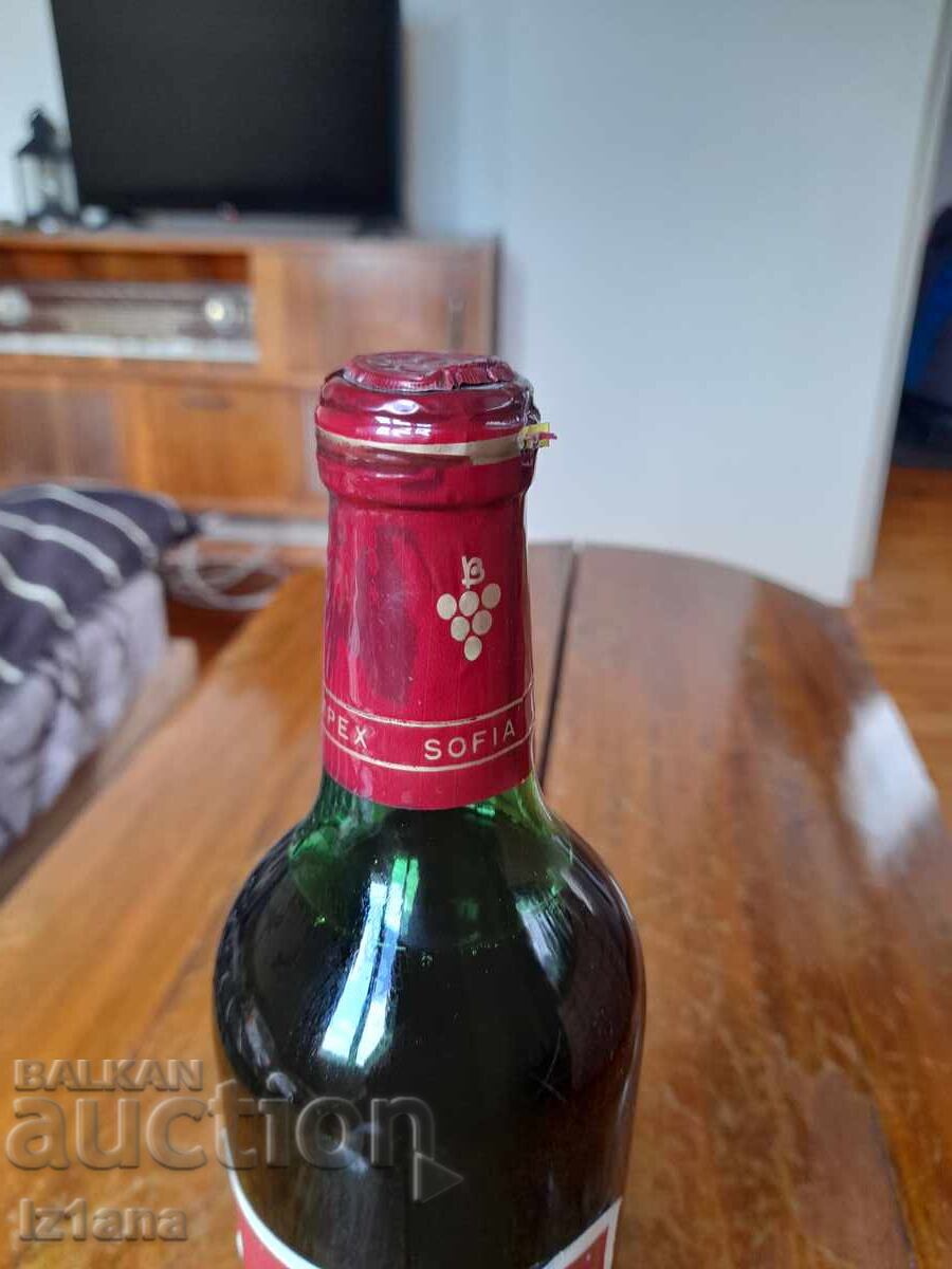 Παράδοση Παλιό μπουκάλι κρασί Γκάμζα