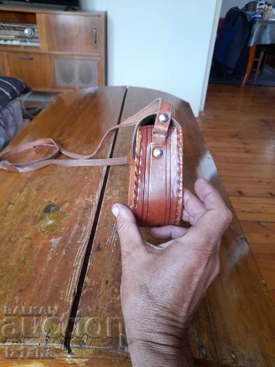 Delivery of Old ladies leather bag