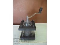 Manual pepper and other spice mill