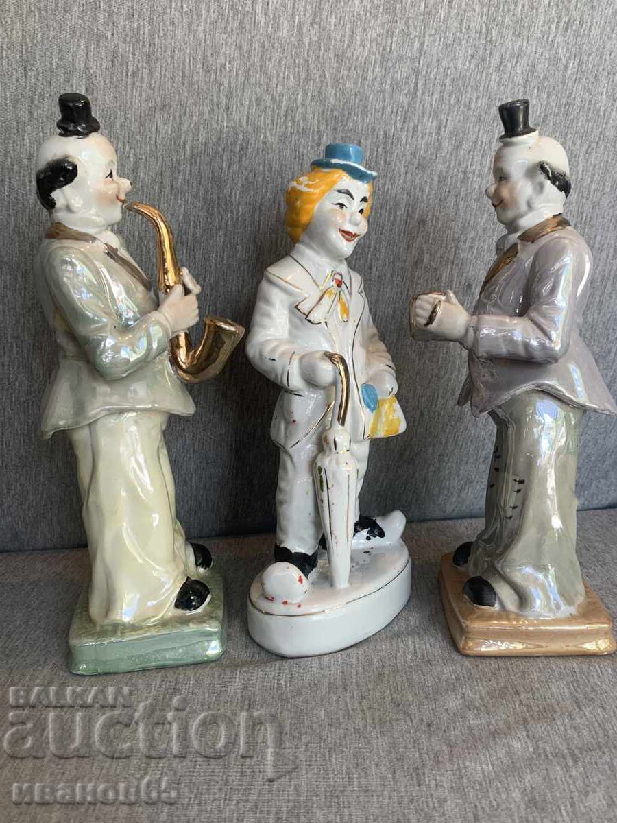 Delivery of porcelain clowns lot