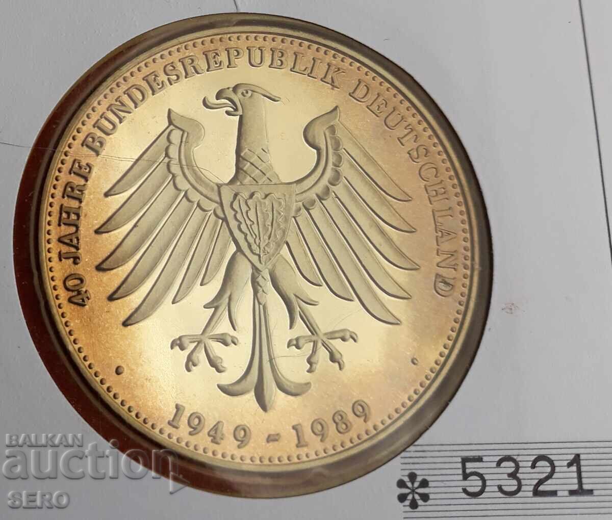 Delivery of Germany-gold-plated medal of Pope John Paul II in a beautiful envelope Delivery of Germany-gold-plated medal of Pope John Paul II in a beautiful envelope