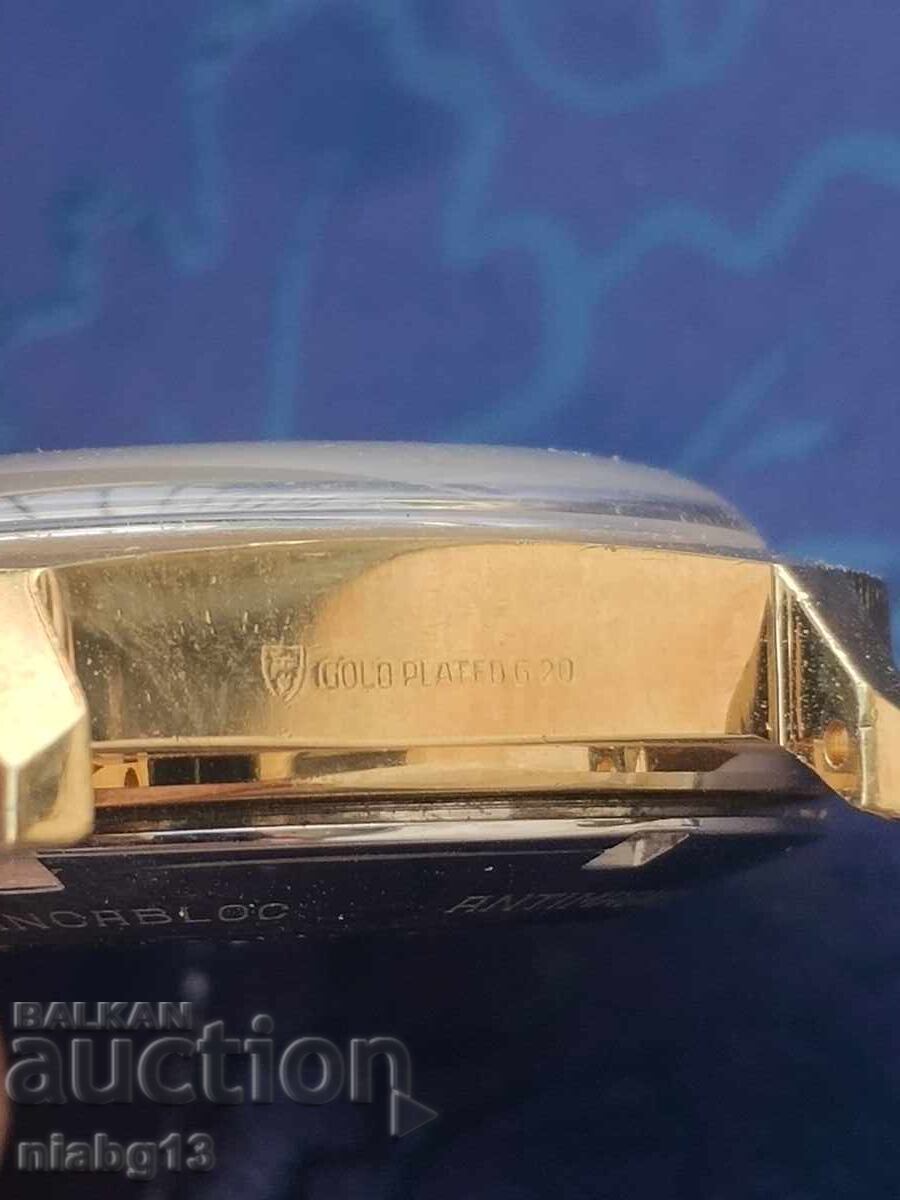 Delivery of Brand new gold-plated Baylor case Delivery of Brand new gold-plated Baylor case