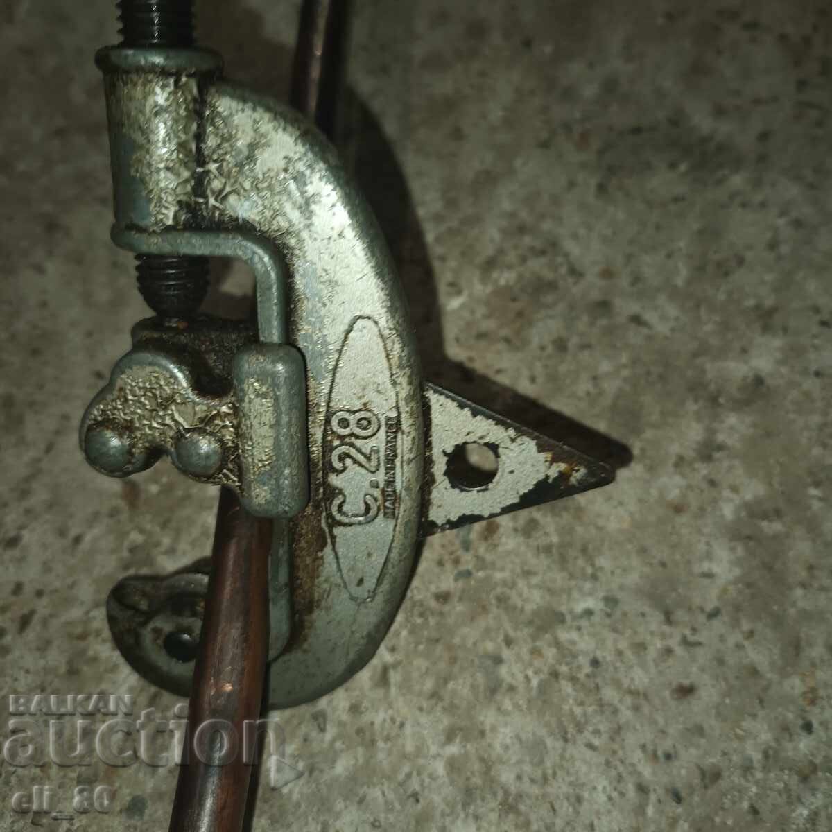 Delivery of original pipe cutting tool