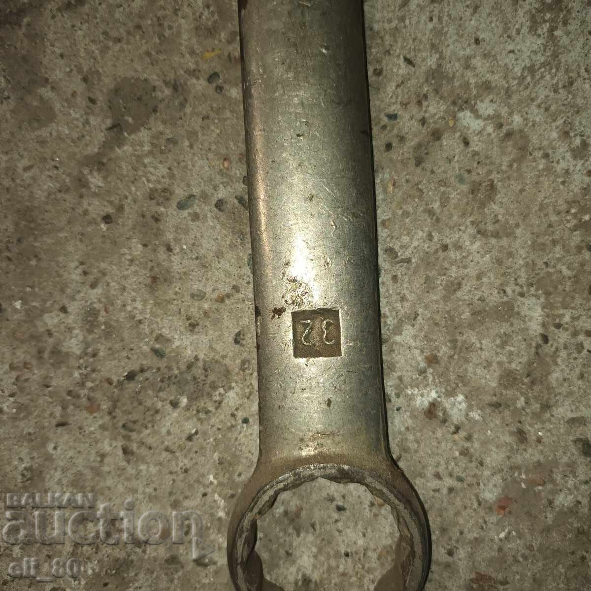 large combination wrench 30 x 32 with price € 8.00 | 15.65 BGN large combination wrench 30 x 32 with price € 8.00 | 15.65 BGN