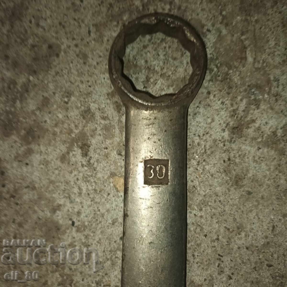 Delivery of large combination wrench 30 x 32 Delivery of large combination wrench 30 x 32