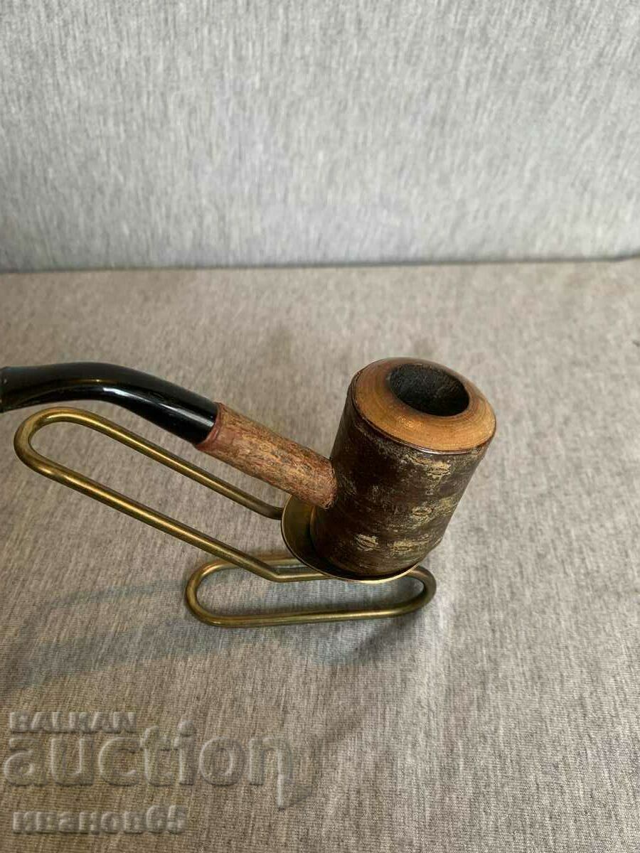 Auction  a pipe made of wood
