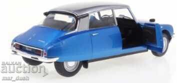 Citroen D Special Bleu Delta. Scale 1:18 with price € 60.00 | 117.35 BGN Citroen D Special Bleu Delta. Scale 1:18 with price € 60.00 | 117.35 BGN