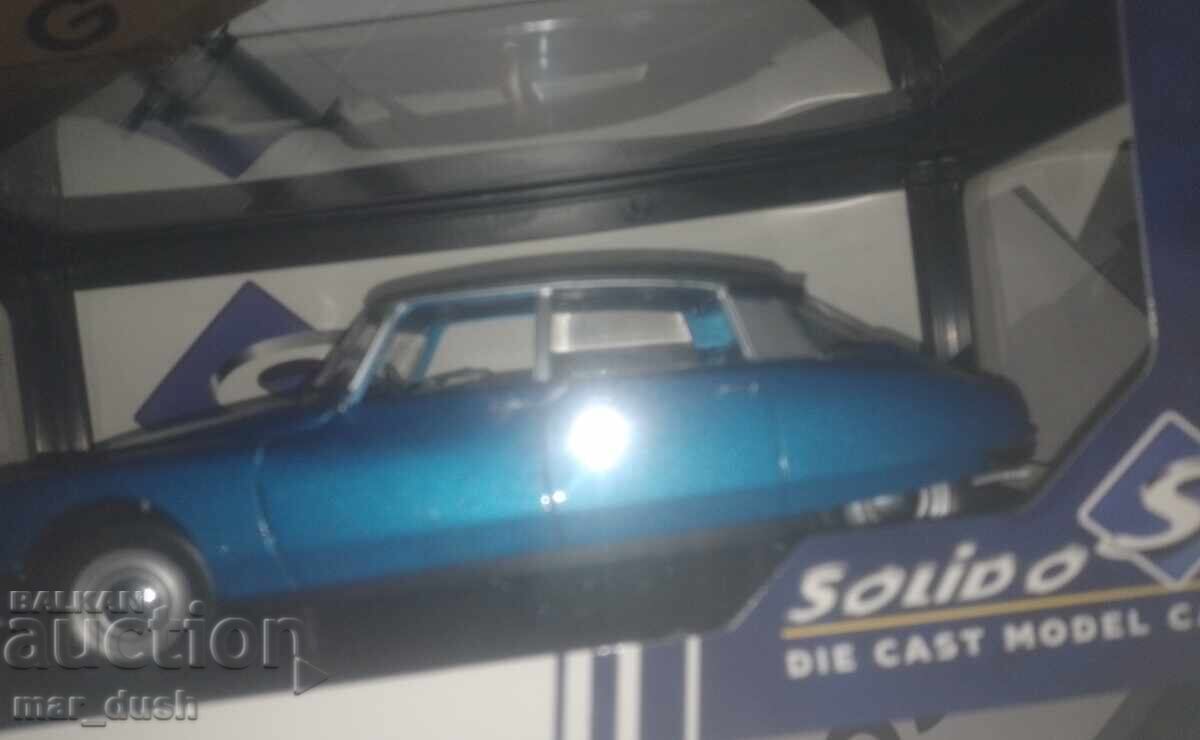 Delivery of Citroen D Special Bleu Delta. Scale 1:18 Delivery of Citroen D Special Bleu Delta. Scale 1:18