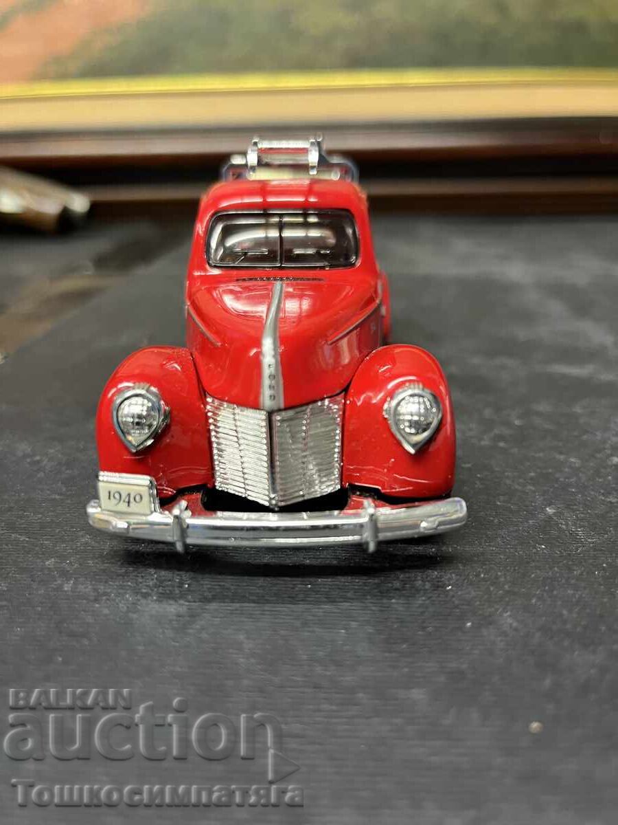 Колекционерски модел на пожарникарски камион 1940 Ford - 5 Колекционерски модел на пожарникарски камион 1940 Ford - 5