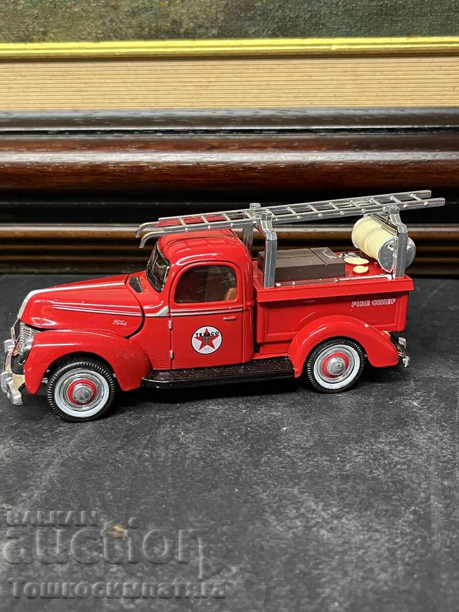 Колекционерски модел на пожарникарски камион 1940 Ford Колекционерски модел на пожарникарски камион 1940 Ford