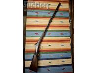 Pistol, capsulă, cremă, țigară, țigară, cuișoare