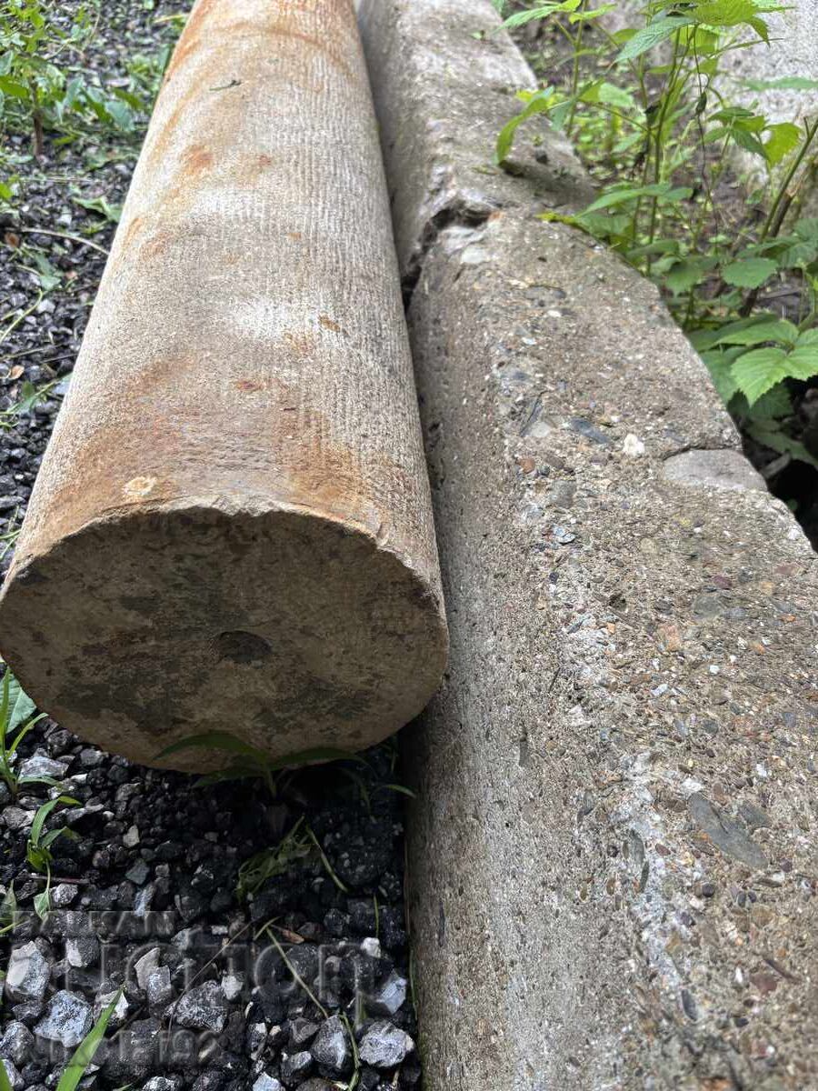 Livrarea Coloană masivă din calcar cioplit manual