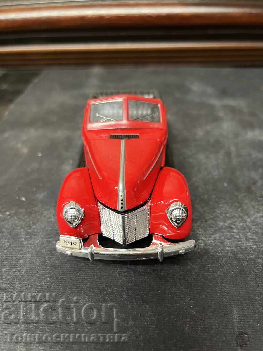 Model metalic de colecție Ford Deluxe Convertible 1940 cu preț € 20.00 | 39.12 BGN Model metalic de colecție Ford Deluxe Convertible 1940 cu preț € 20.00 | 39.12 BGN