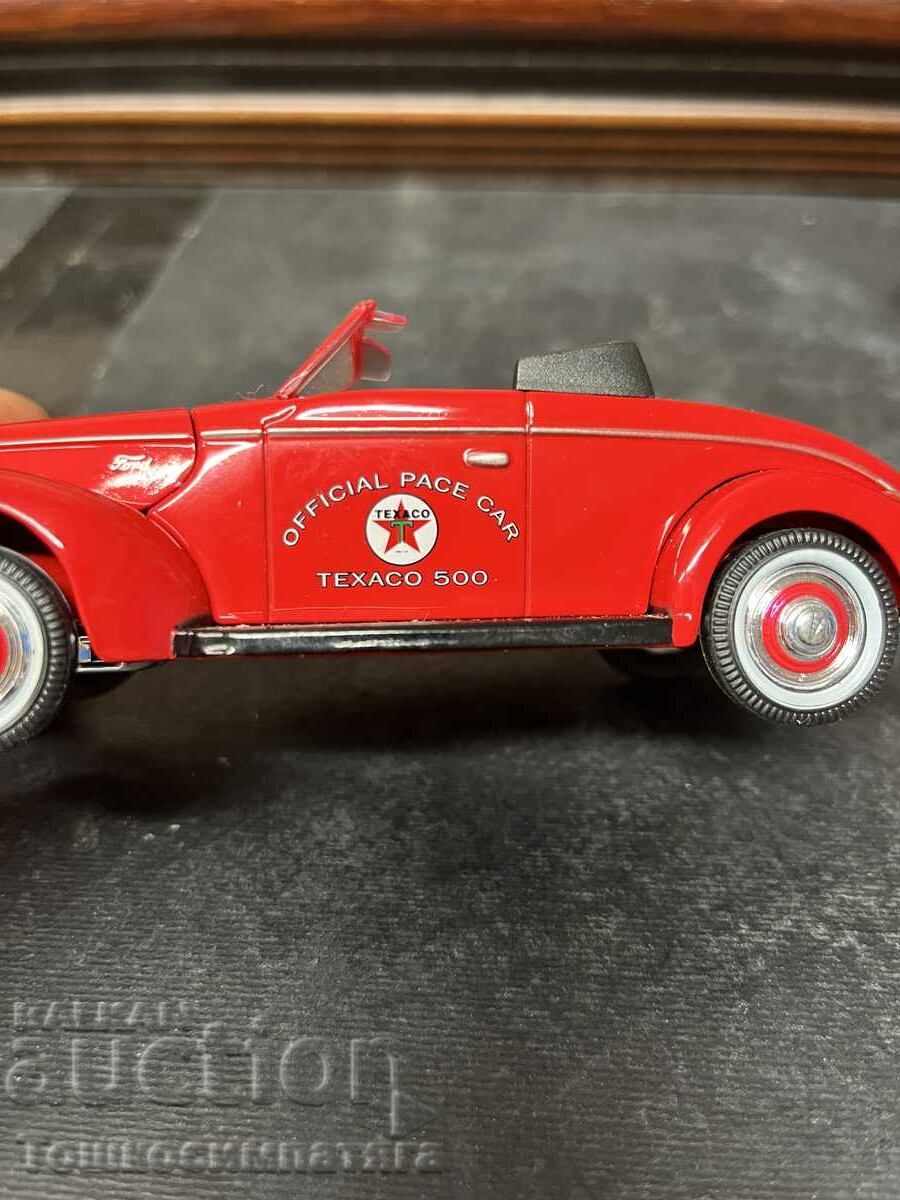 Livrarea Model metalic de colecție Ford Deluxe Convertible 1940 Livrarea Model metalic de colecție Ford Deluxe Convertible 1940