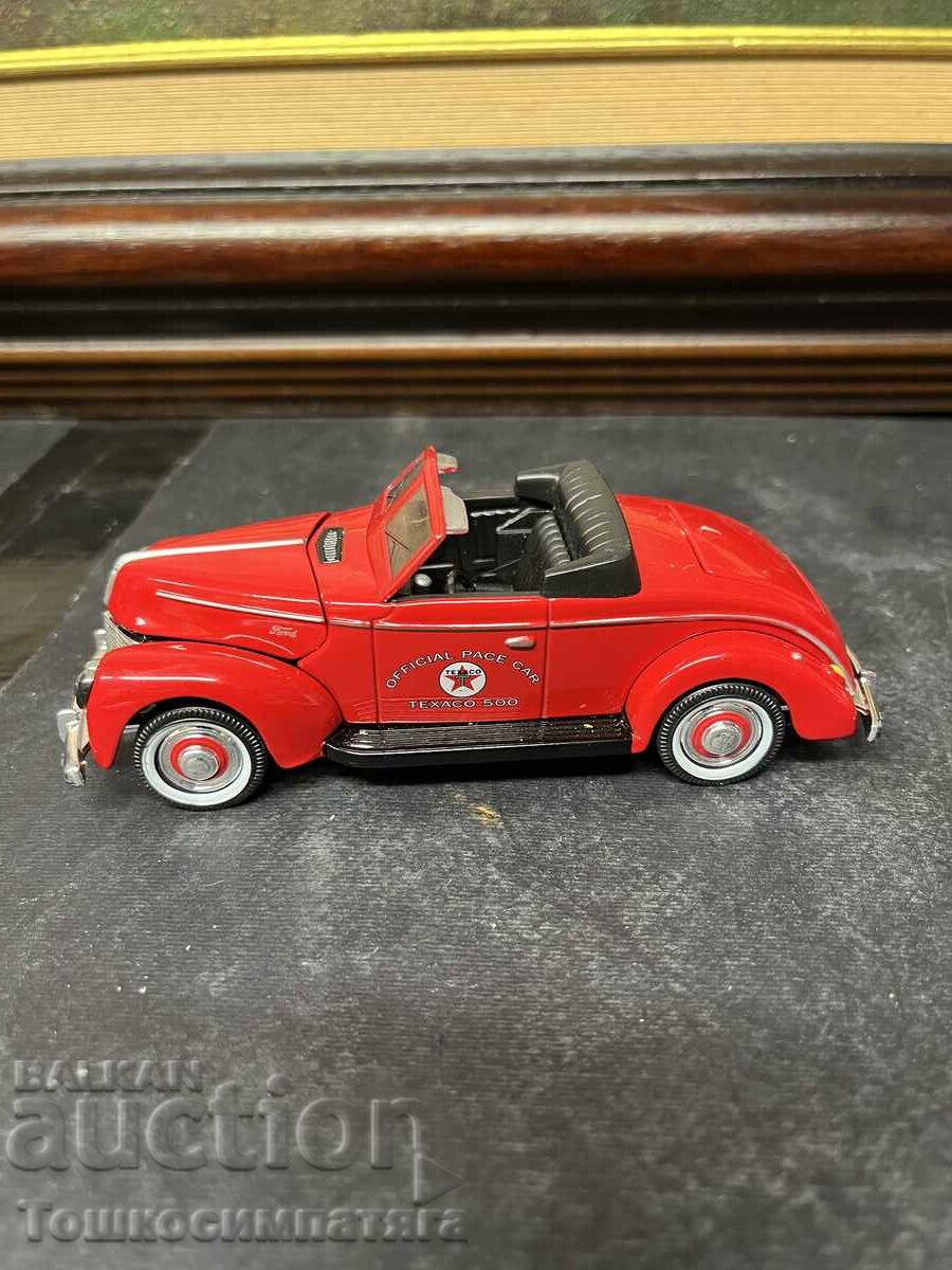 Model metalic de colecție Ford Deluxe Convertible 1940 Model metalic de colecție Ford Deluxe Convertible 1940