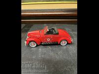 Model metalic de colecție Ford Deluxe Convertible 1940
