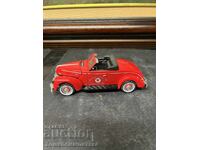 Model metalic de colecție Ford Deluxe Convertible 1940