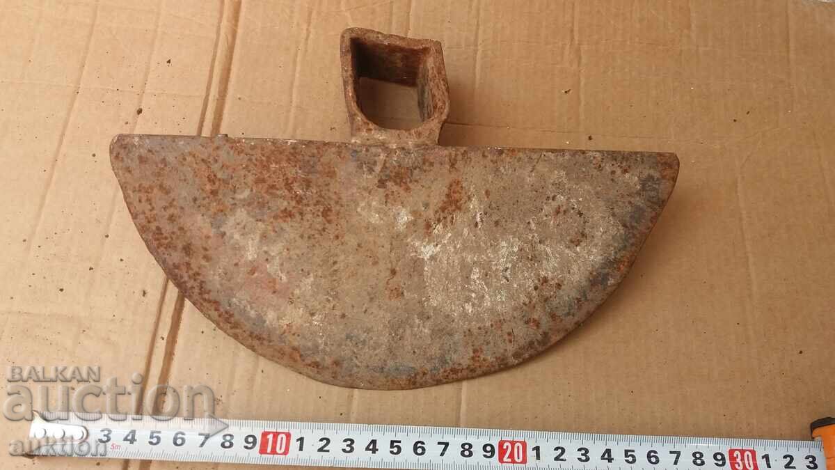 SAPA VECHE SOLID, UNALTA cu preț € 1.49 | 2.91 BGN