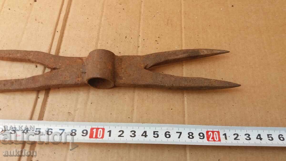 OLD HOE DIGGER with price € 2.99 | 5.85 BGN