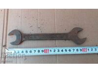 SOCIALIST WRENCH
