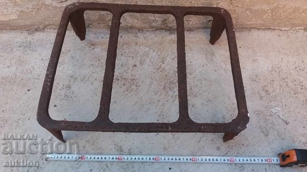 Auction  SOLID TRIVET, SAJ STAND
