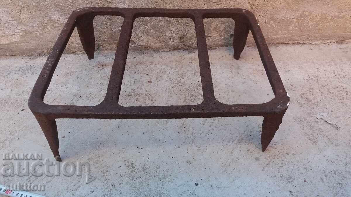 SOLID TRIVET, SAJ STAND - 7