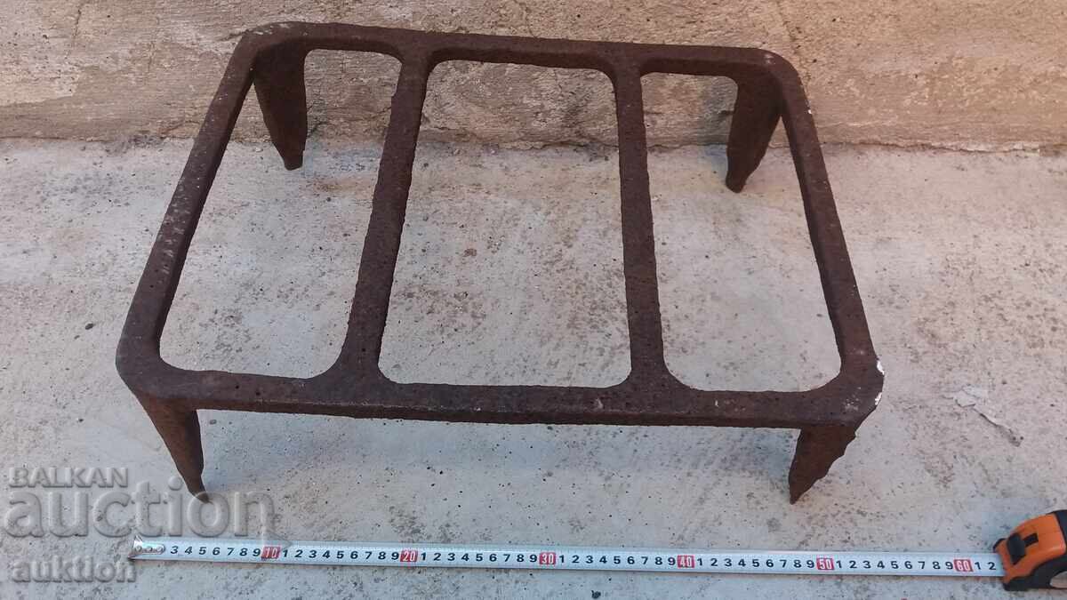 SOLID TRIVET, SAJ STAND