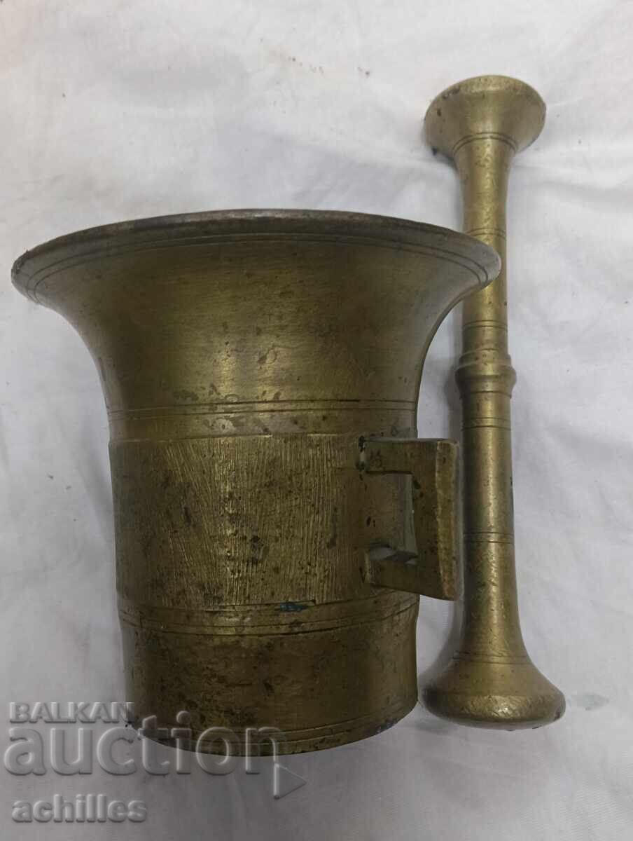 Golyam bronzov havan 2.6 kg cu preț € 11.00 | 21.51 BGN Golyam bronzov havan 2.6 kg cu preț € 11.00 | 21.51 BGN