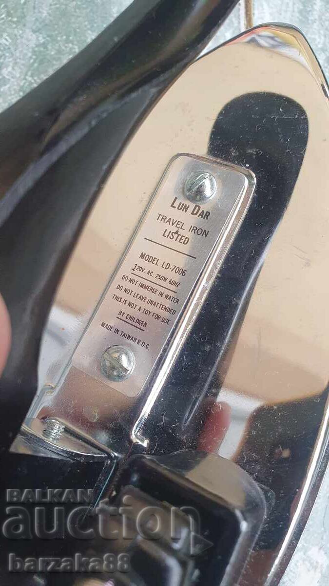 Livrarea Fier de călcat turistic mic cu cutie Livrarea Fier de călcat turistic mic cu cutie