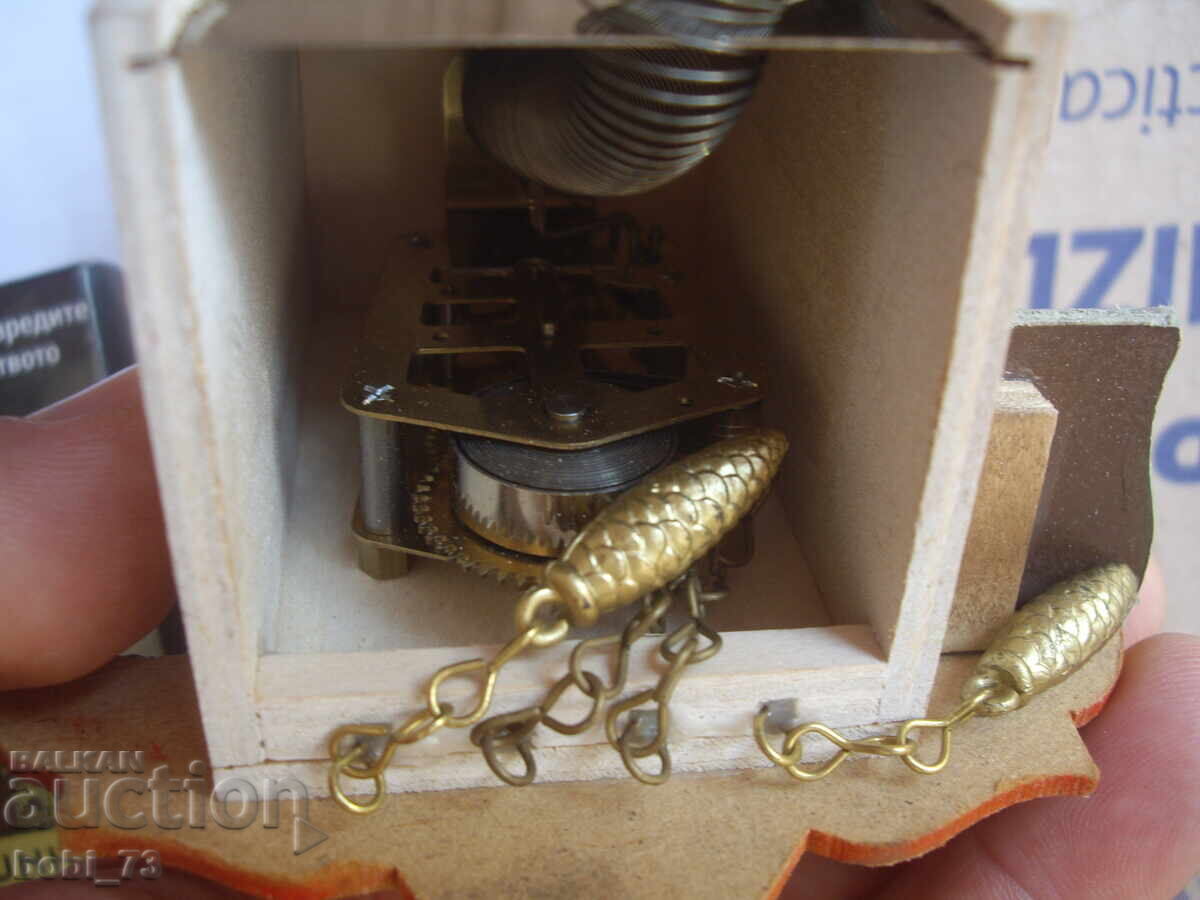 Auction Interesting small cuckoo clock Auction Interesting small cuckoo clock