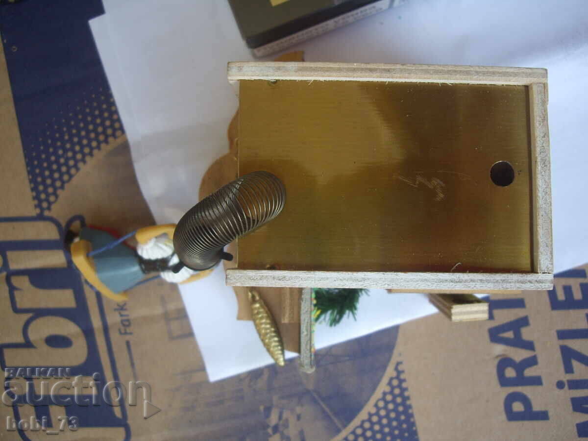 Delivery of Interesting small cuckoo clock Delivery of Interesting small cuckoo clock