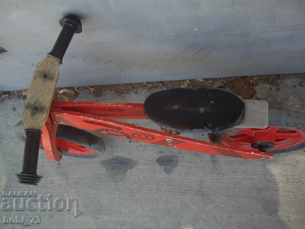 Ξύλινο παιδικό ποδήλατο με τιμή € 25.00 | 48.90 BGN Ξύλινο παιδικό ποδήλατο με τιμή € 25.00 | 48.90 BGN