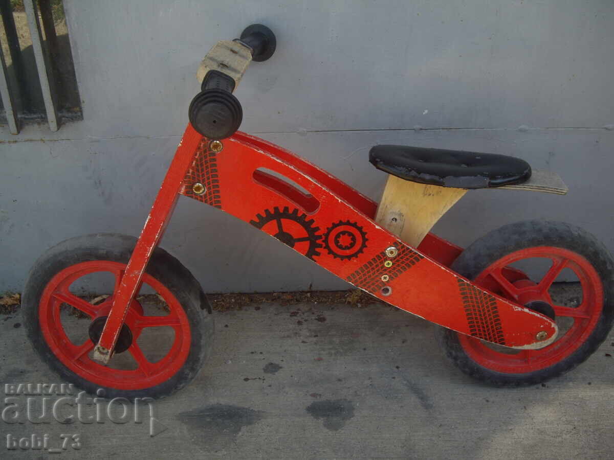 Ξύλινο παιδικό ποδήλατο Ξύλινο παιδικό ποδήλατο