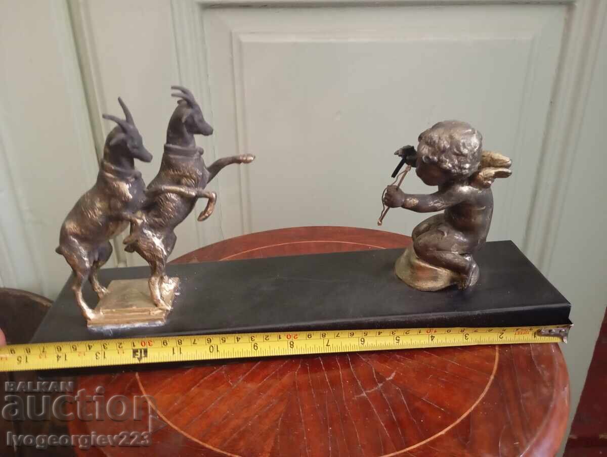Delivery of Art Deco figurine Delivery of Art Deco figurine