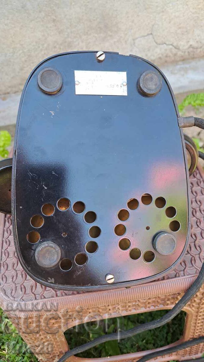 Telefon din bachelită cu preț € 19.00 | 37.16 BGN Telefon din bachelită cu preț € 19.00 | 37.16 BGN