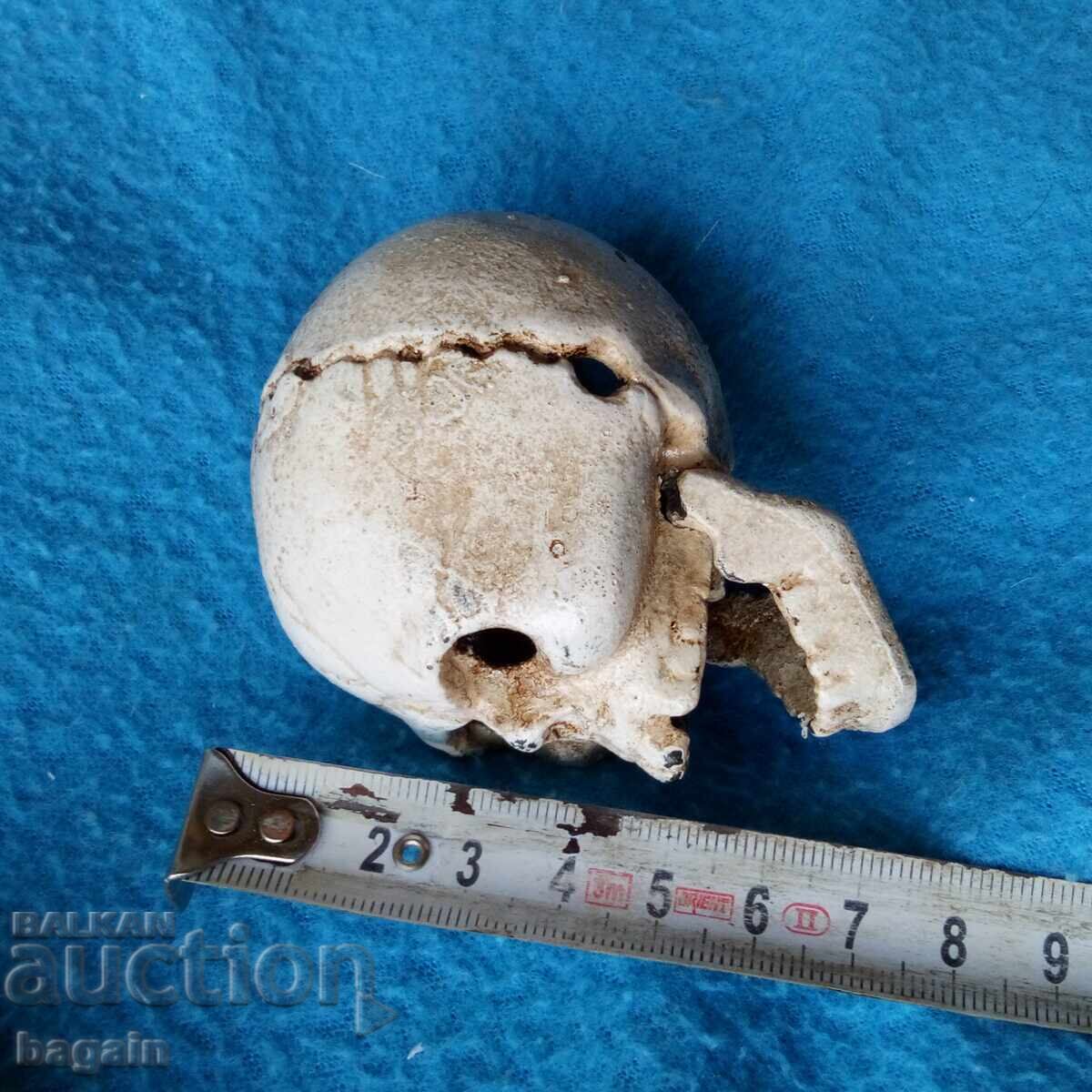 Craniu din fontă cu preț € 50.00 | 97.79 BGN Craniu din fontă cu preț € 50.00 | 97.79 BGN