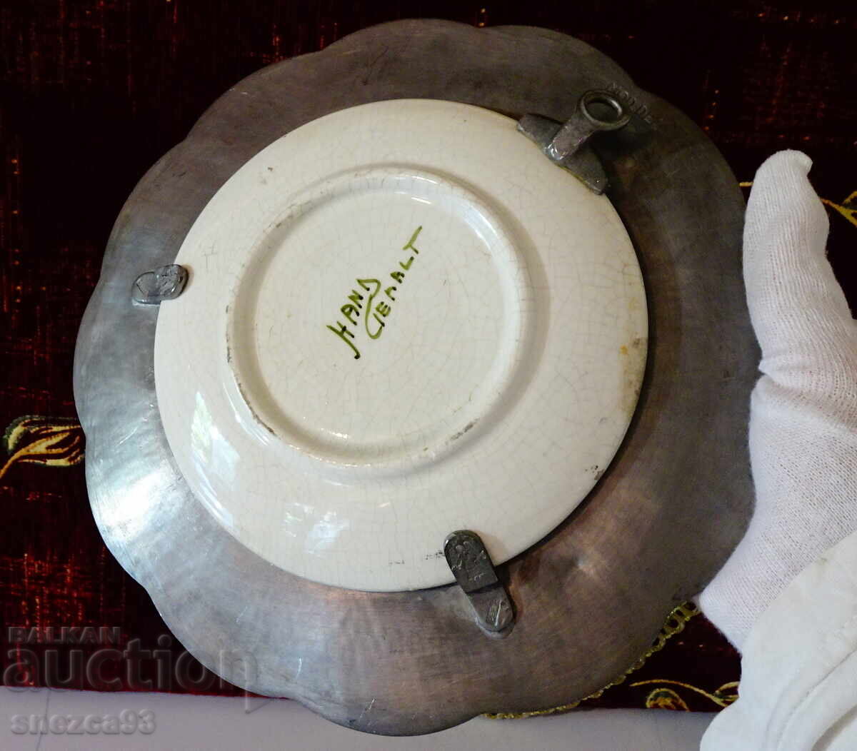 Licitație Farfurie ceramică de perete, fructieră cu ramă de cositor Licitație Farfurie ceramică de perete, fructieră cu ramă de cositor