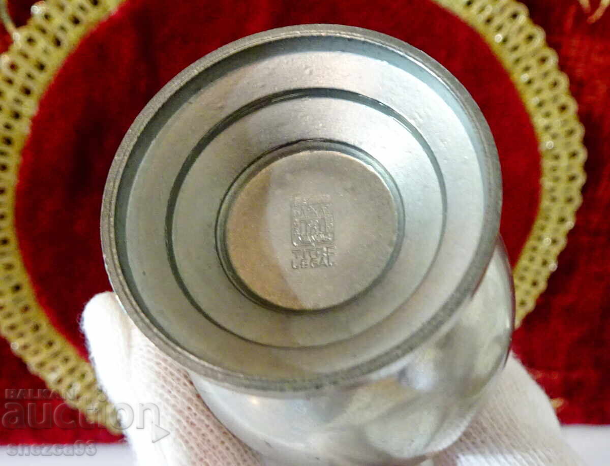 Pewter vase for a single rose, candlestick with price € 9.99 | 19.54 BGN Pewter vase for a single rose, candlestick with price € 9.99 | 19.54 BGN