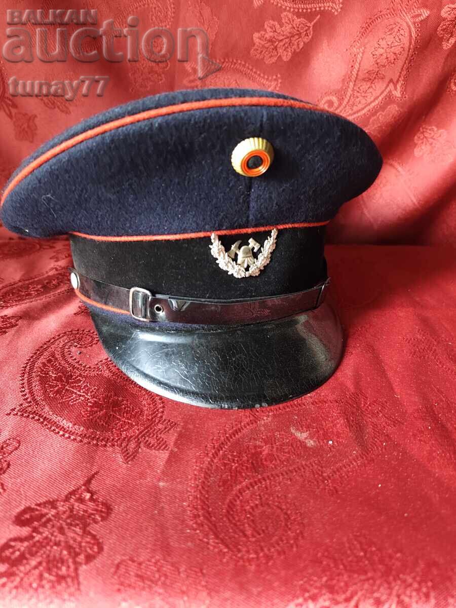Γερμανικό πηλίκιο πυροσβέστη (Feuerwehr Schirmmütze) από Φ