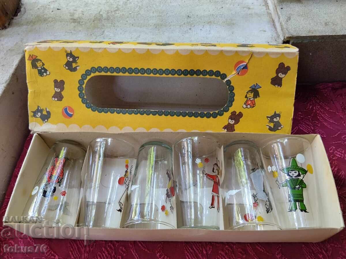 Set vechi de 6 cănițe pentru copii, în cutia originală cu preț € 90.00 | 176.03 BGN Set vechi de 6 cănițe pentru copii, în cutia originală cu preț € 90.00 | 176.03 BGN