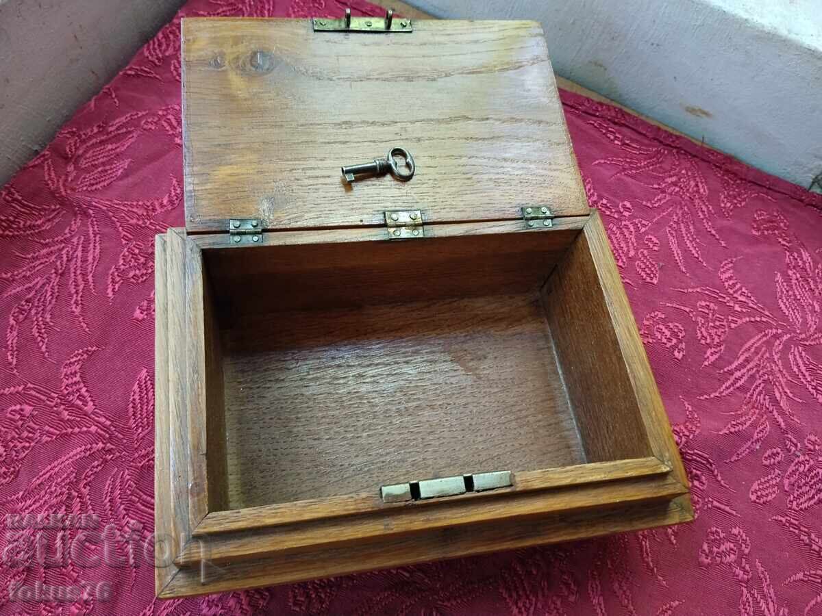 Wonderful antique old wooden jewelry box with key - 5