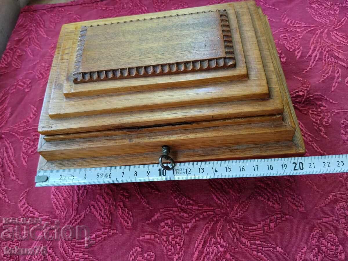 Wonderful antique old wooden jewelry box with key - 6