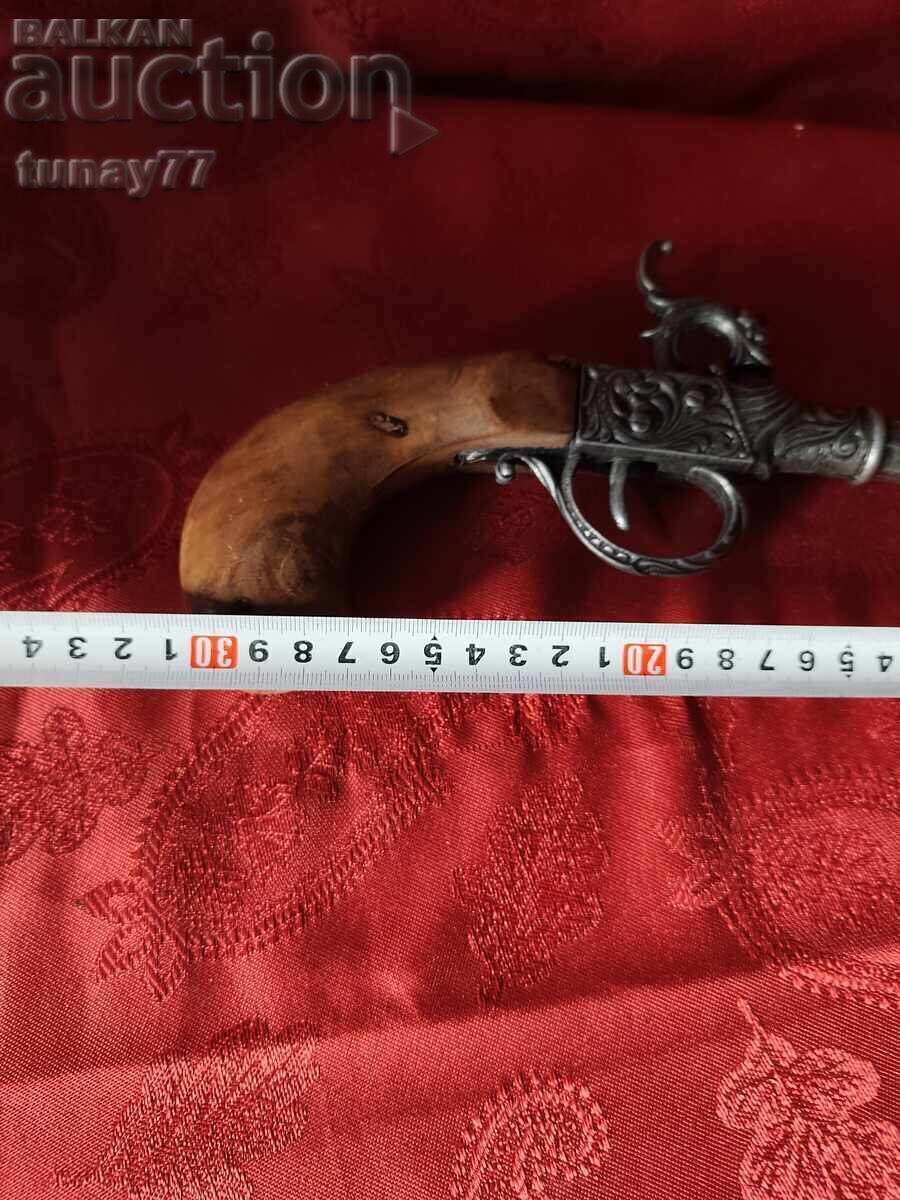 Delivery of Antique flintlock (or percussion) pistol