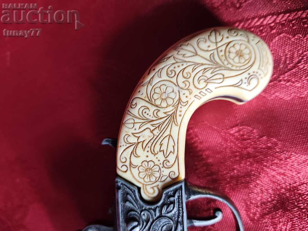 18th-century double-barreled flintlock pistol with price € 0.01 | 0.02 BGN 18th-century double-barreled flintlock pistol with price € 0.01 | 0.02 BGN