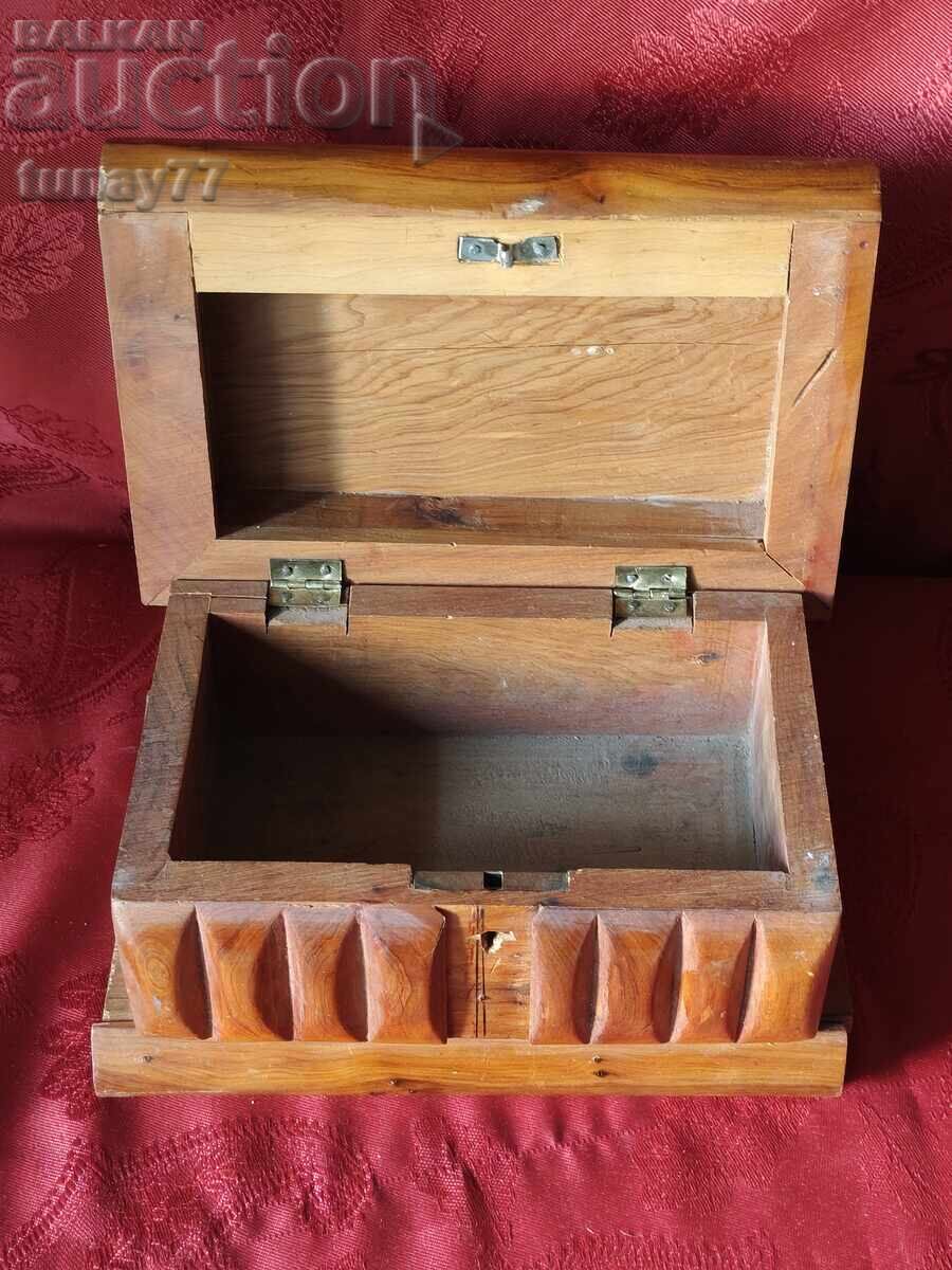 Παράδοση Vintage ξύλινο κουτί από μασίφ ξύλο με Παράδοση Vintage ξύλινο κουτί από μασίφ ξύλο με